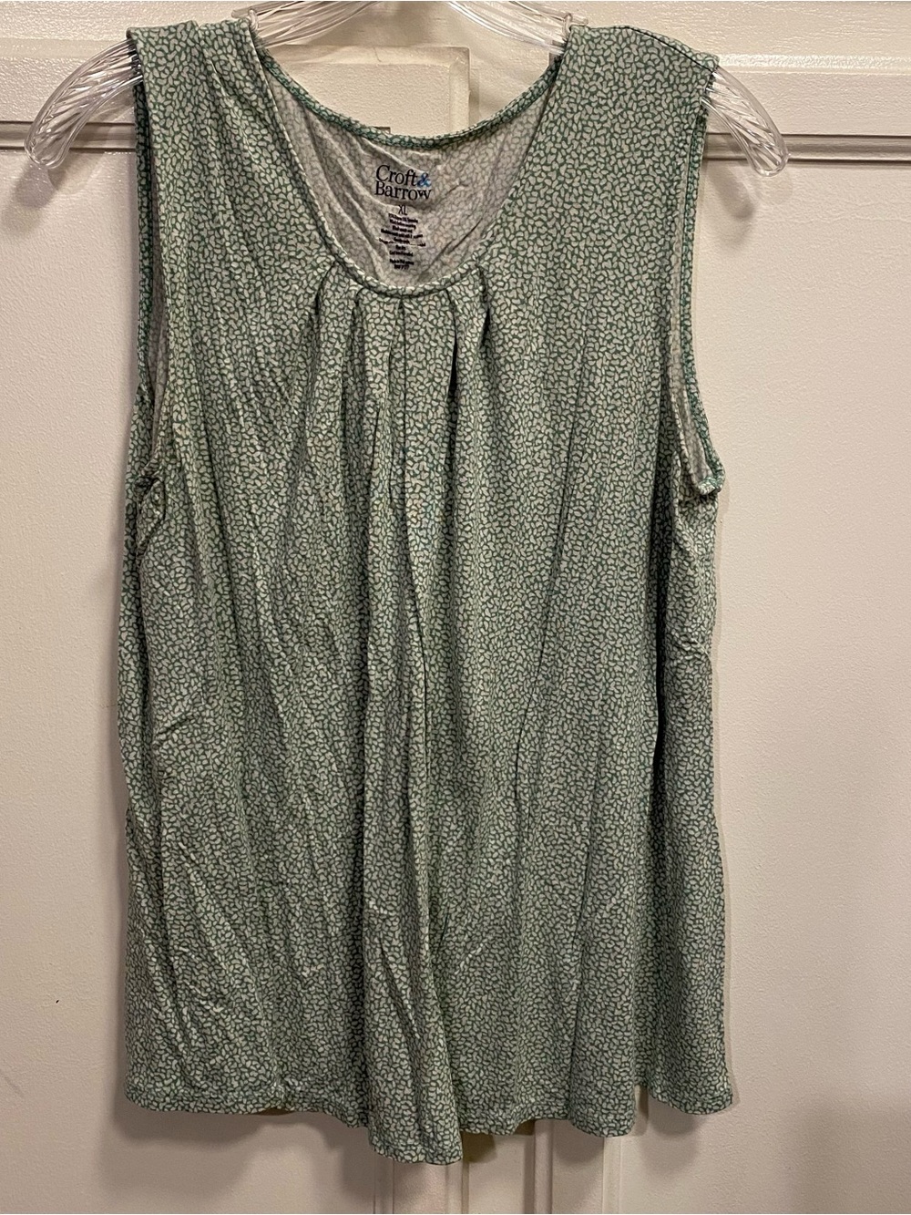 croft & barrow Light Green Floral Pleated Scoop Neck Tank